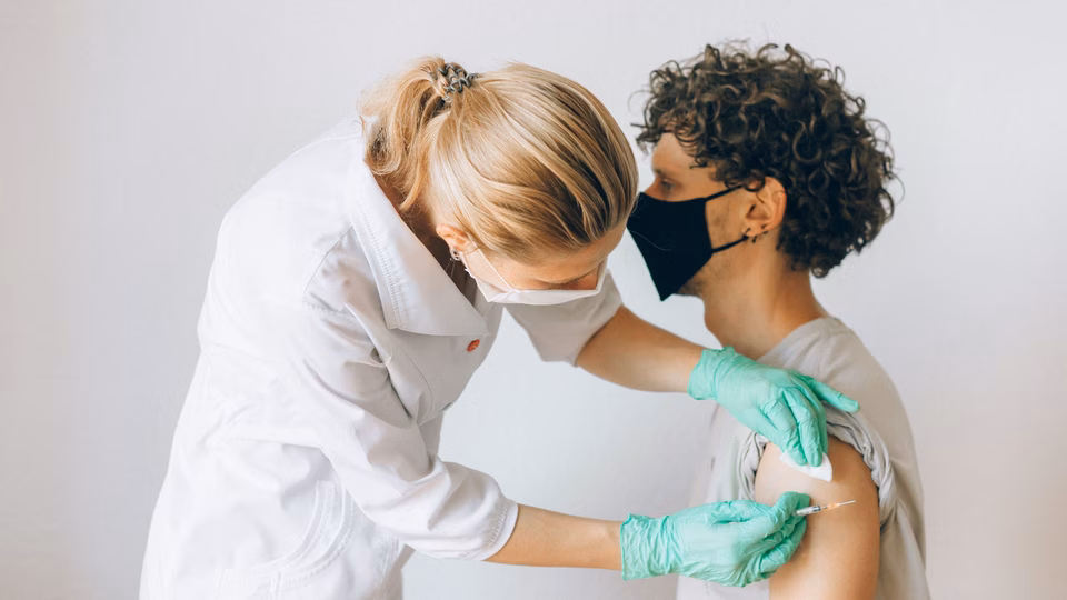 Yellow eyes, dark urine, and more: Gastroenterologist explains the hepatitis symptoms that need immediate attention